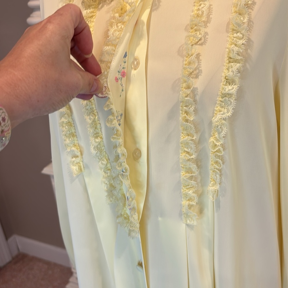 Goddard Artemis Vintage 60’s Yellow Lace and Embroidery Button Down Robe SZ MD - Picture 7 of 12